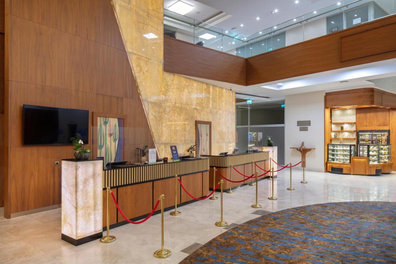 Doubletree By Hilton Istanbul Atasehir Hotel & Conference Centre エクステリア 写真