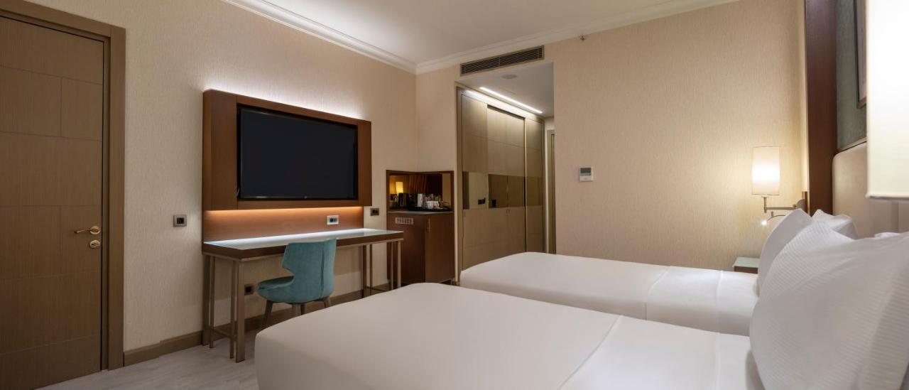 Doubletree By Hilton Istanbul Atasehir Hotel & Conference Centre エクステリア 写真