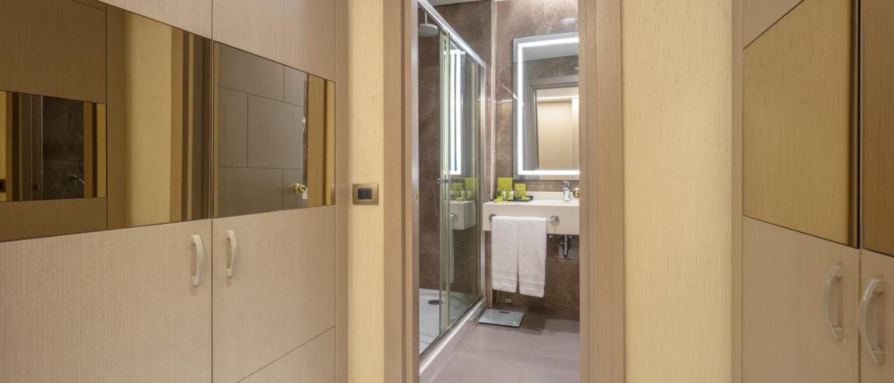 Doubletree By Hilton Istanbul Atasehir Hotel & Conference Centre エクステリア 写真