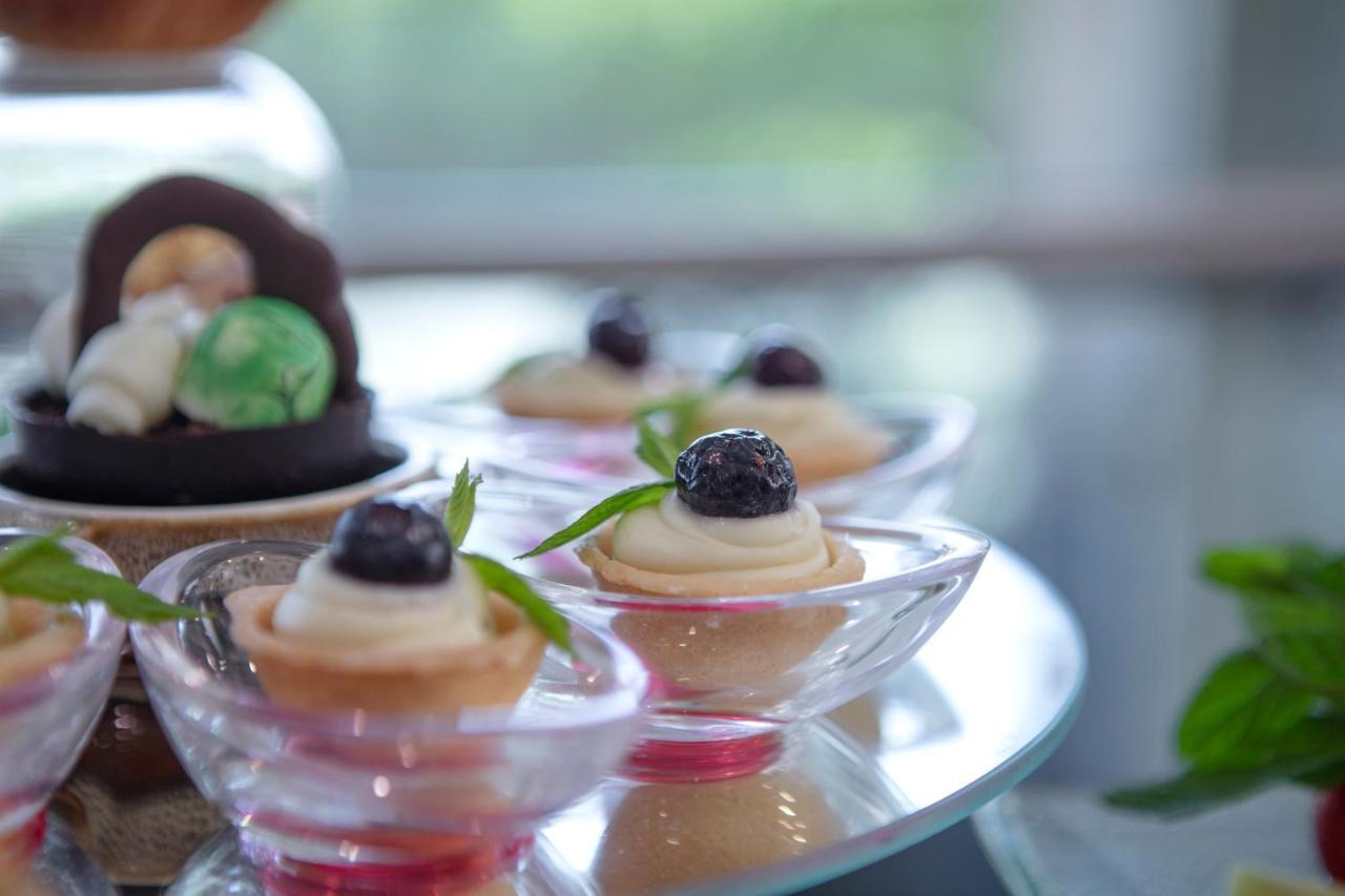 Doubletree By Hilton Istanbul Atasehir Hotel & Conference Centre エクステリア 写真