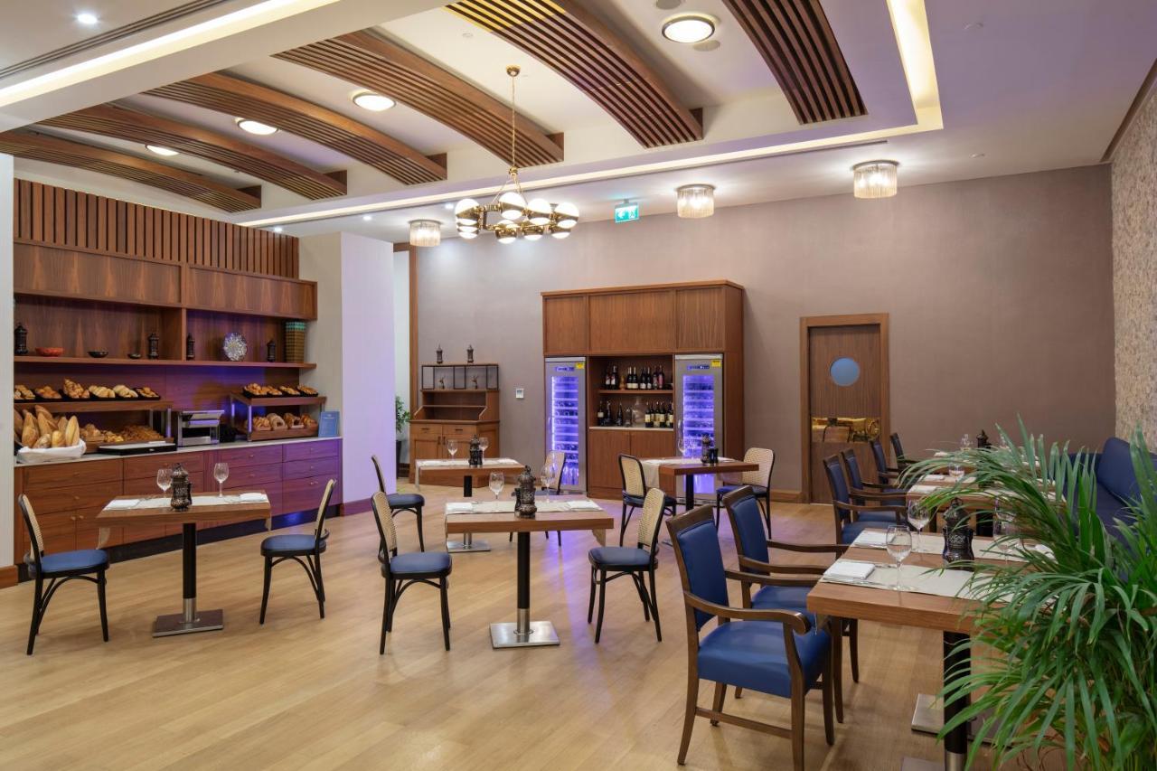 Doubletree By Hilton Istanbul Atasehir Hotel & Conference Centre エクステリア 写真